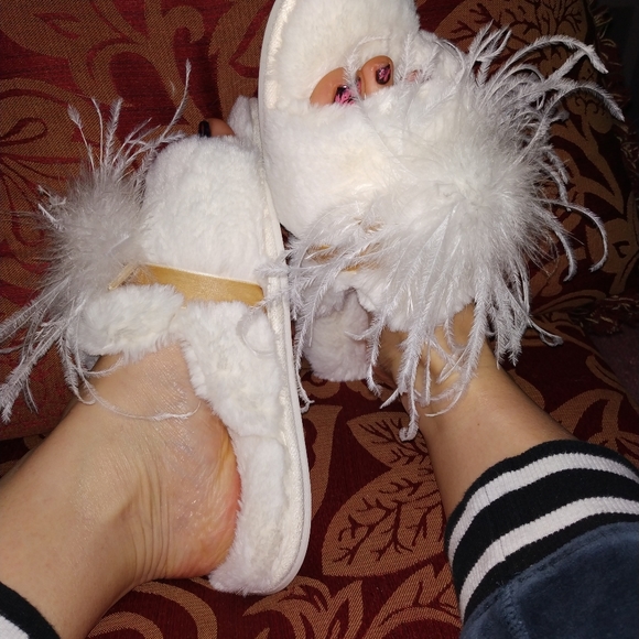 Women's Memory Foam Fuzzy Slide Slippers - Picture 4 of 7